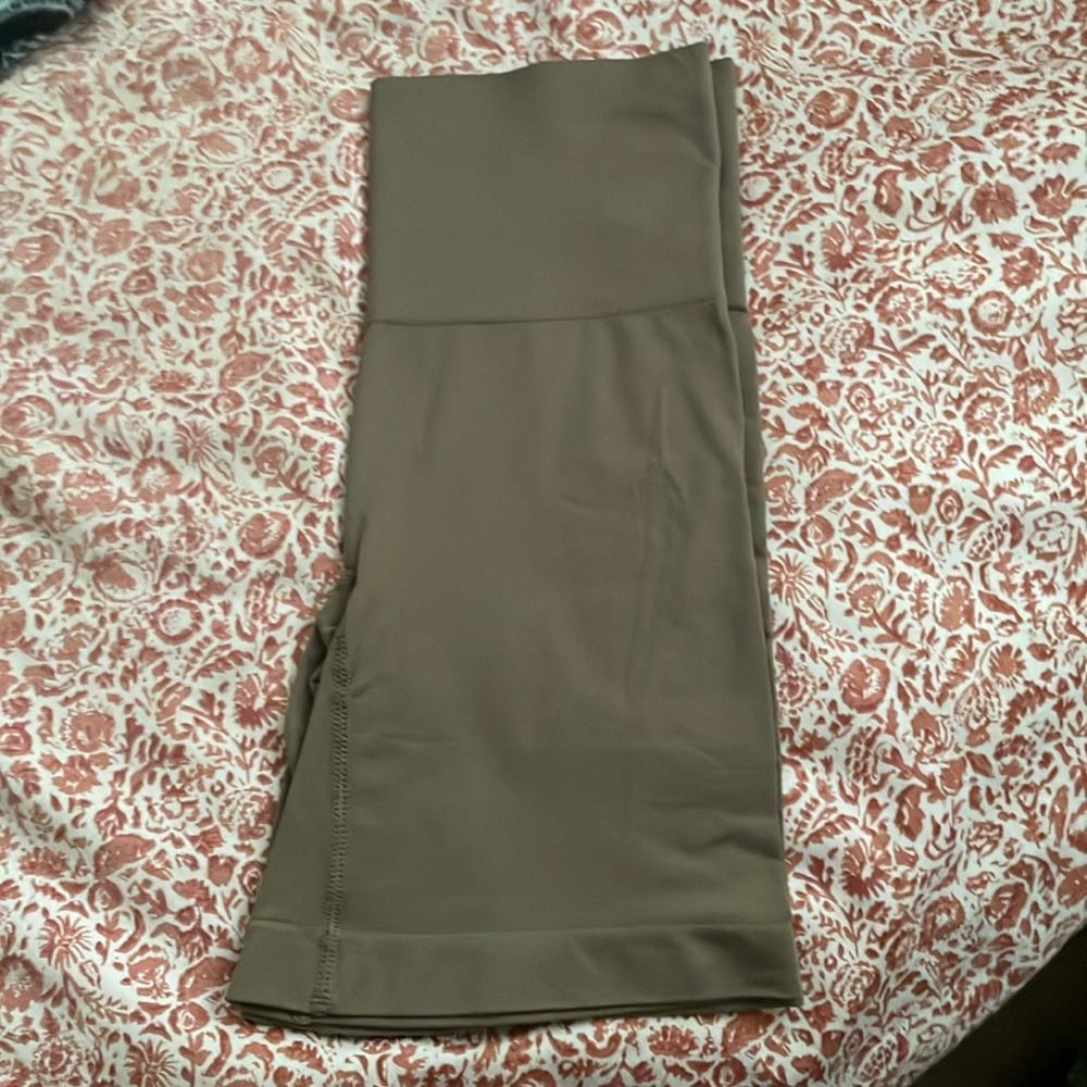 SEAMLESS BUTT LIFTING SHORTS